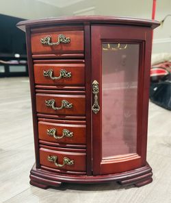 Makeup and jewelry organizers