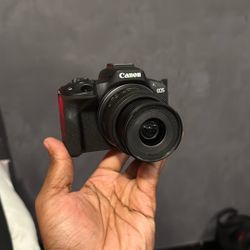 Camera EOS R50 