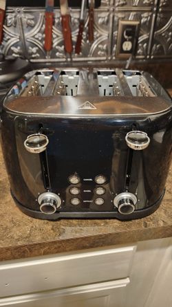 Amazon basics four slice toaster