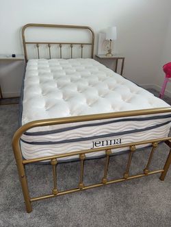 Twin Bed/ Mattress