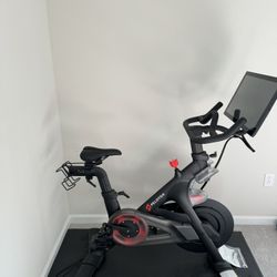 3rd Gen Peloton Bike With Mat