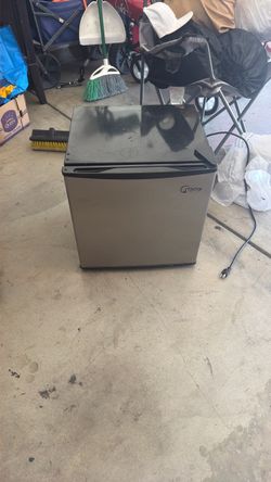 Mini fridge