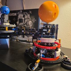 LEGO TECHNIC SPACE #42179 PLANET EARTH AND MOON ON ORBIT