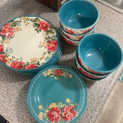 Pioneer Woman Dinnerware Service for 6