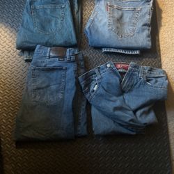 4 Pairs Of Men’s Jeans, Wrangler, Levi And Arizona Brand Jeans 