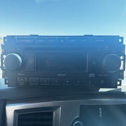07 Ram 1500 Radio