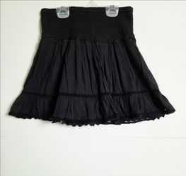 Girl's black skirt size: 7-9