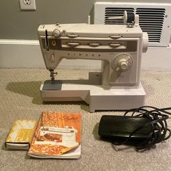 Vintage Singer Sewing machine stylist  model 834 zig-zag