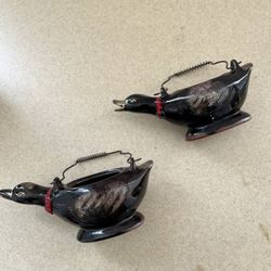 Antique duck motif cream and sugar with wire handles. Made in Japan.