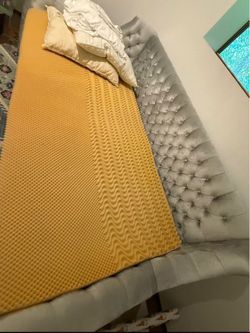 Twin bed frame + mattress