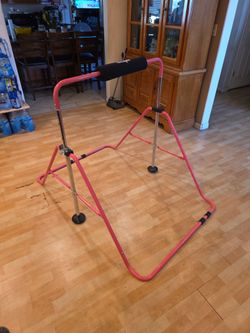Gymnastics bar with cushion