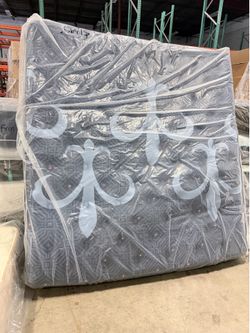 ✨King mattress Stearns and foster lux estate medium pillowtop✨