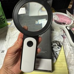 JMH Magnifying Glass with Light, 30X Handheld Large takes 3AAA 18 LED lights 15 Firn NEW