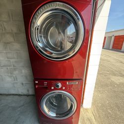 Se Vende Lavadora Secadora LG/LG washer-dryer for sale.