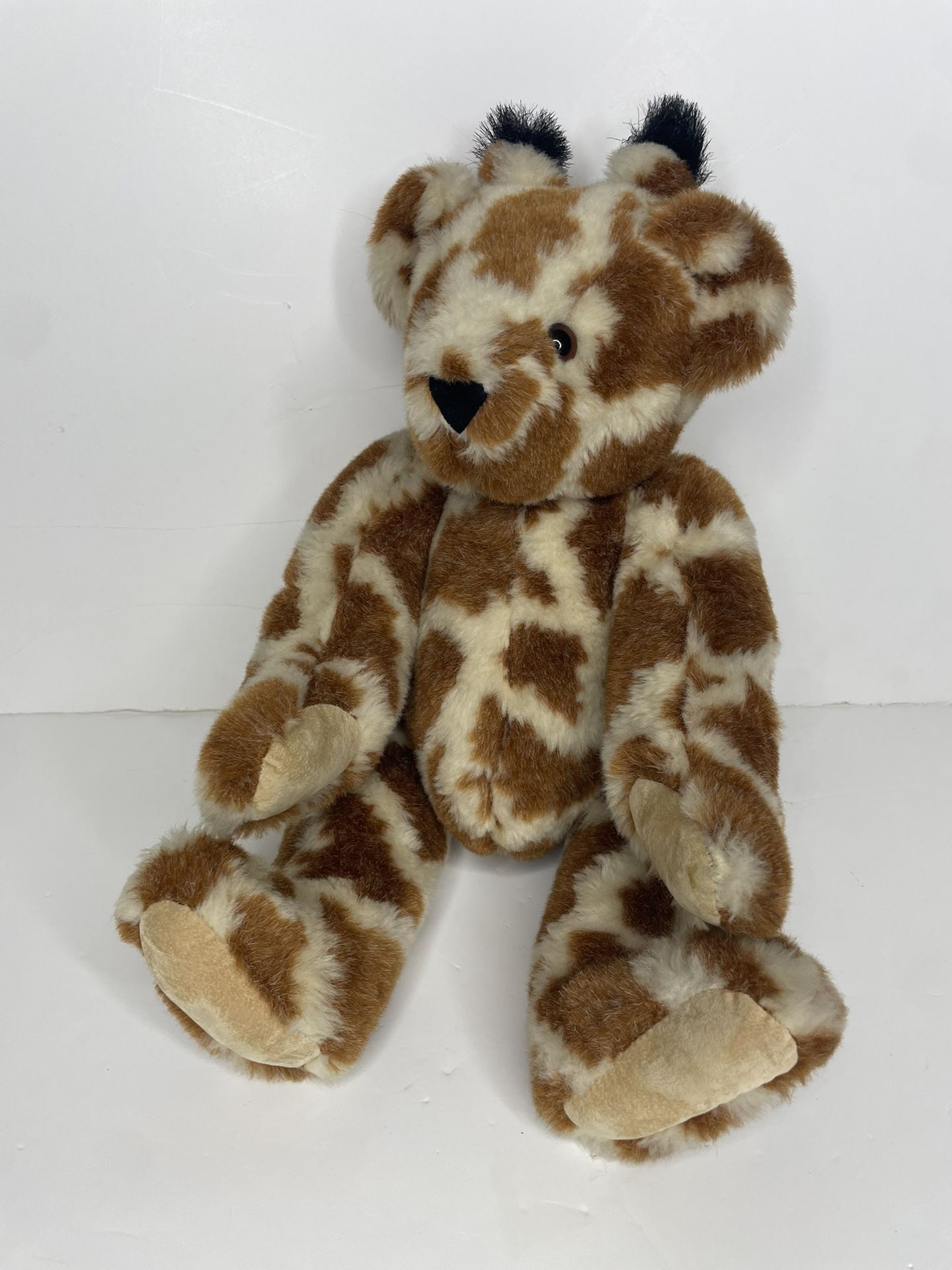 Plush giraffe Vermont Teddy Bear