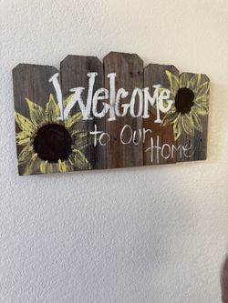 Sunflower Wood Antique Welcome Sign $20