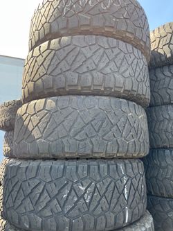 Vendo 35/12.50/R20 las 4 llantas nittos por $220