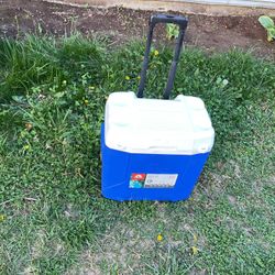 A Nice Cooler With  Wheels, And A Handle, In Good Condition (NO SHIPPING)