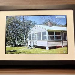 Skylight Digital Picture Frame 10" Inch Wi-Fi Enabled, Pre-Owned, SKY002