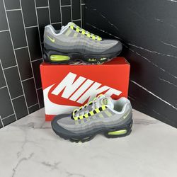 Nike Air Max 95 Neon SZ 7