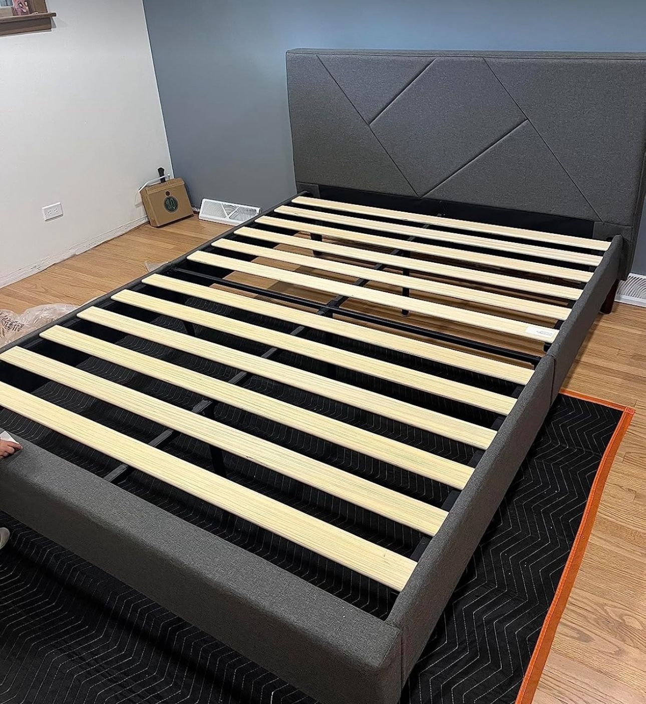 Zinus queen Upholstered Bed Frame
