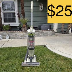 Hoover Air Sprint WindTunnel Vacuum (SELLING FOR $25)