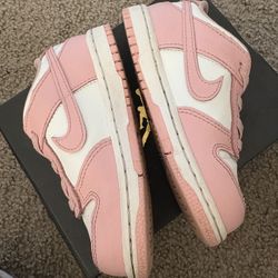 Pink Nike 10c