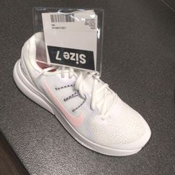 Nike Runners SIZE 7.5