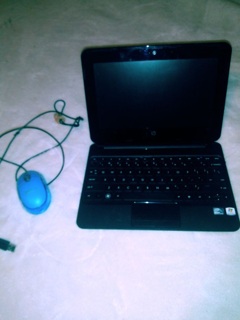 Hp laptop works good just needs the charger