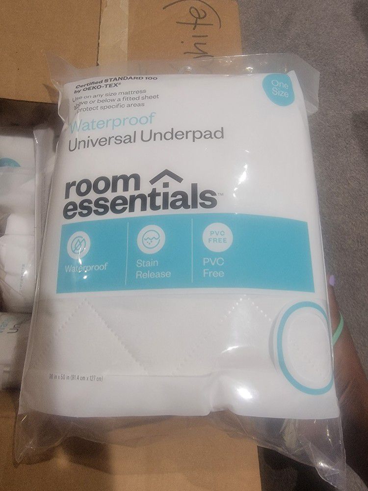 Room Essentials Universal Waterproo
