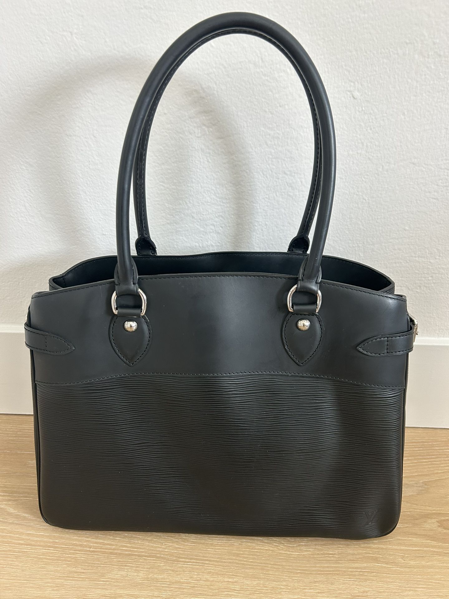 Louis Vuitton Black Epi Leather Passy GM Bag