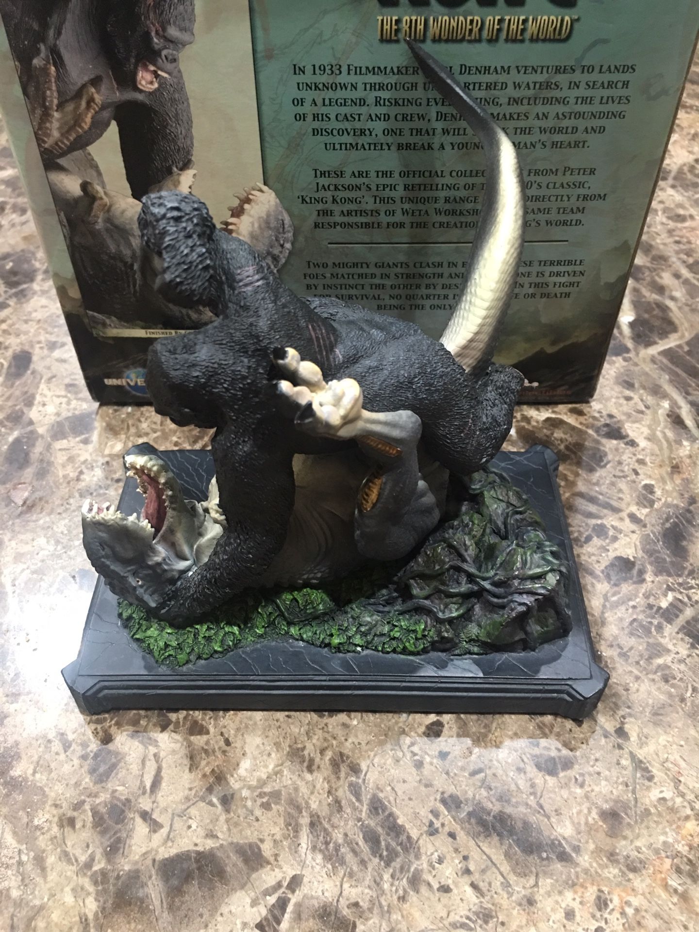 King Kong Fighting V-REX Statue LIMITED EDITION