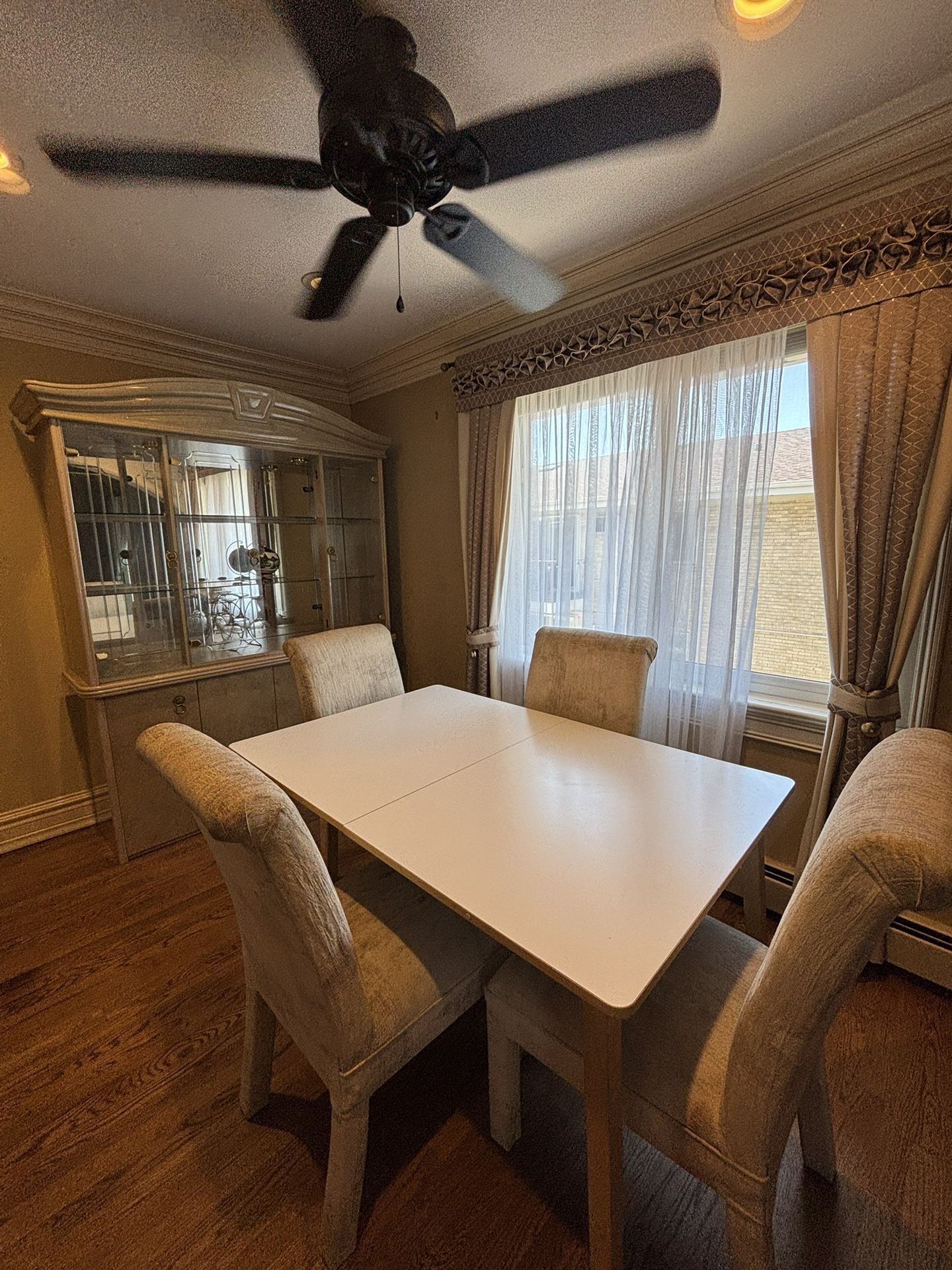 Dining cabinet & Table