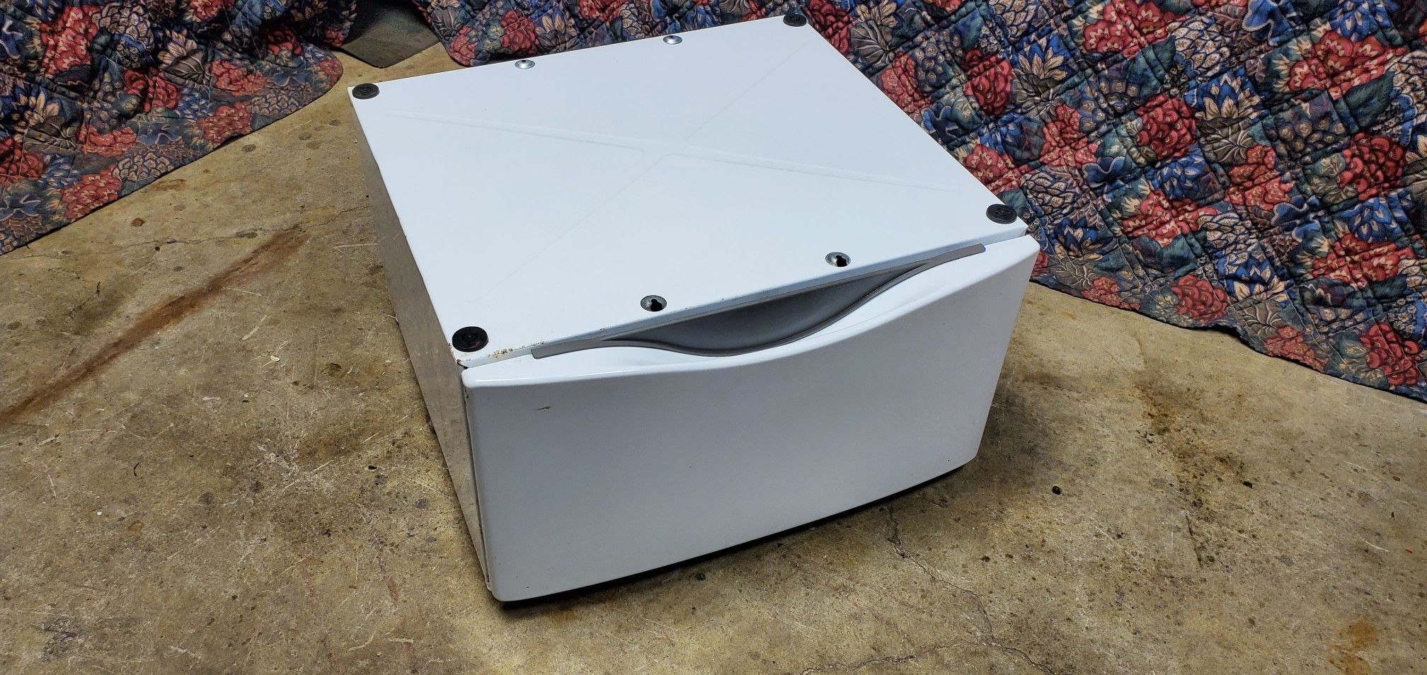 27 inch Maytag washer dryer pedestal