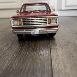 DIECAST 1/18 SCALE  AMERICAN MUSCLE 1978 DODGE LIL RED EXPRESS TRUCK 
