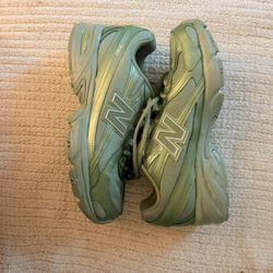 Green New Balance 740s