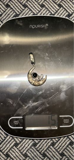 14 k moon pendant 15 grams