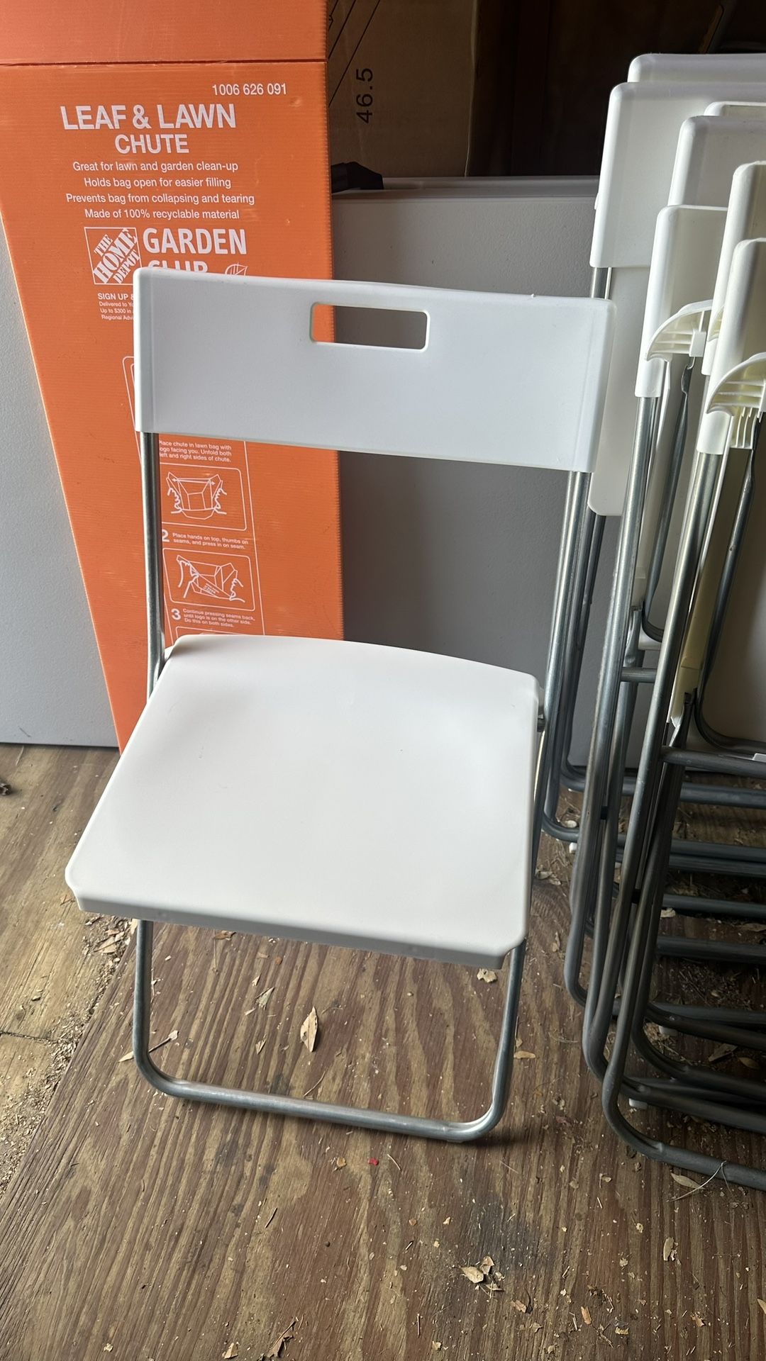 Foldable chairs (18)