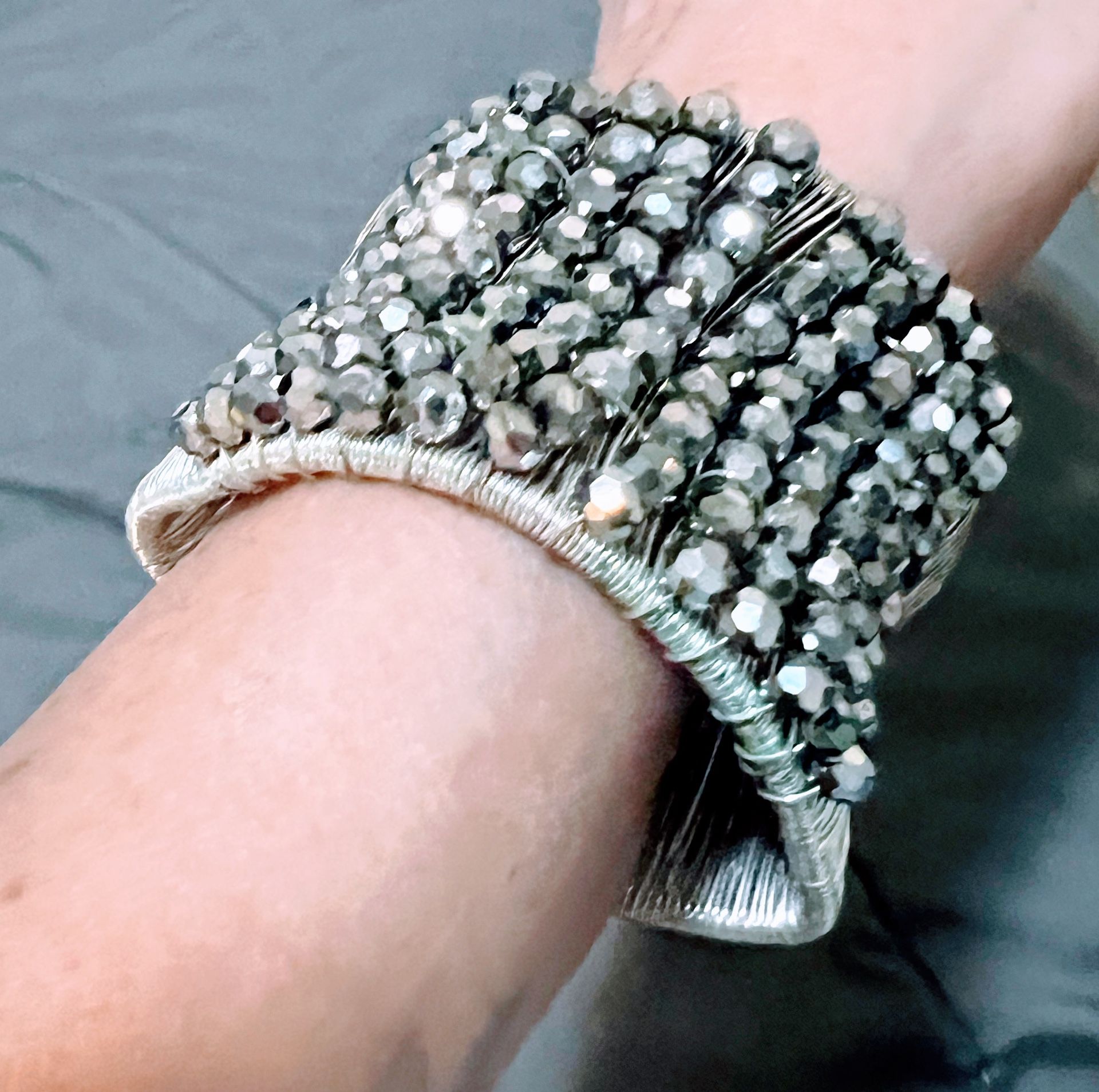 BRACELET, LIKE NEW!
