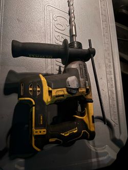 DEWALT Atomic 20V MAX 5/8 in. Brushless Rotary Hammer (Model DCH172B),