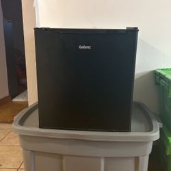 Galanz Mini Fridge 