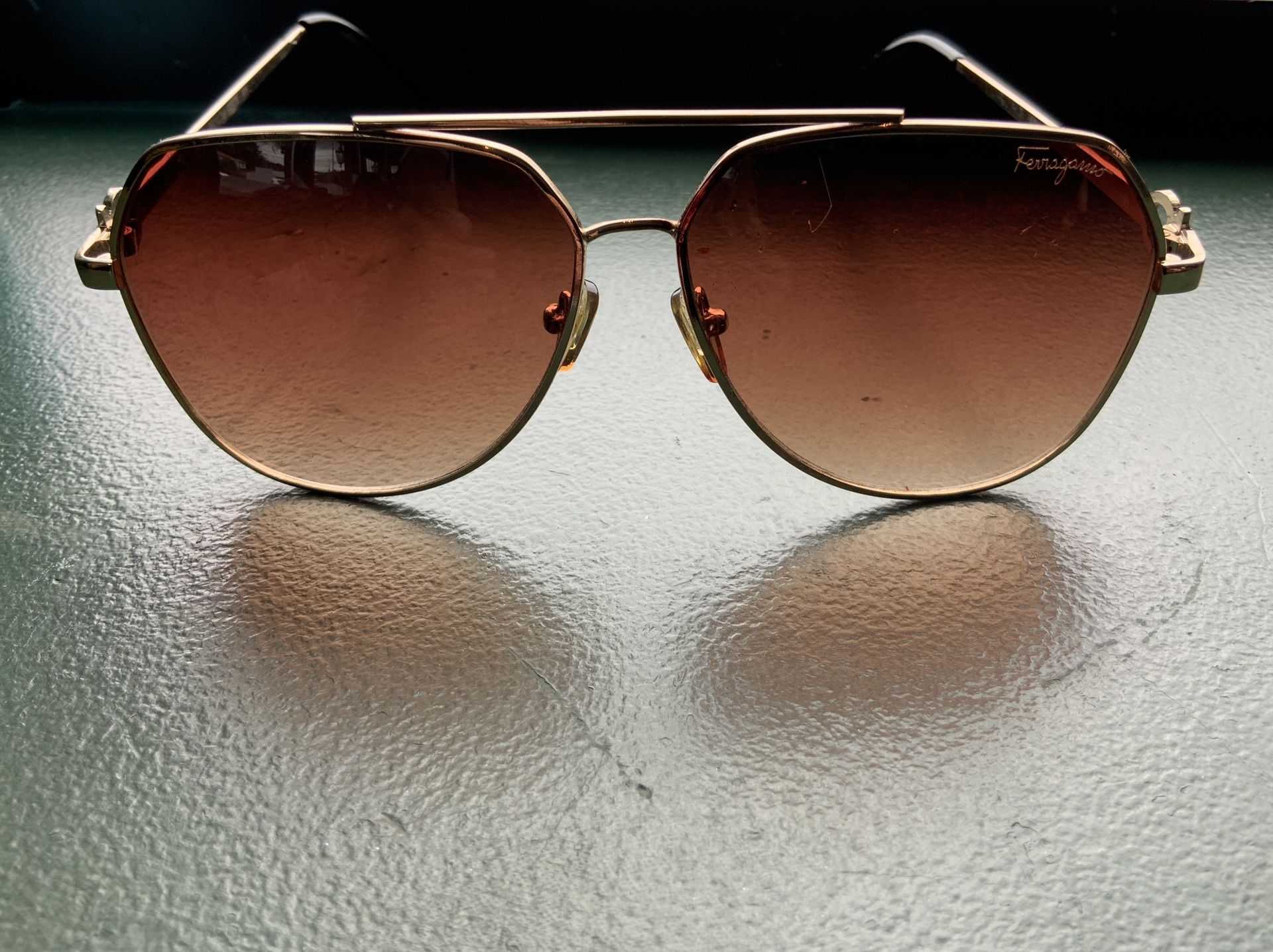 🧨 Salvatore FERRAGAMO 🕶️ Sunglasses... Value $150... 🚚MOVING OUT OF STORAGE📦