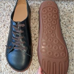 Women's Soft Leather Casual Sneakers size 9.5 (similar to barefoot style shoes)