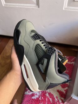 DS Undefeated x Jordan 4 Size 8M
