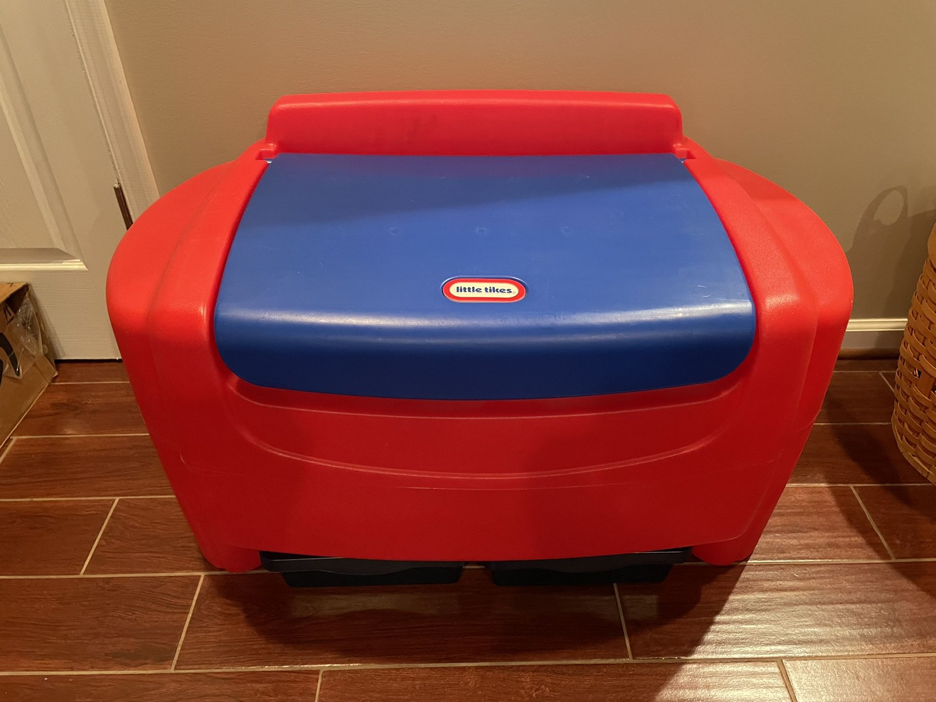 Little Tikes Toy box 