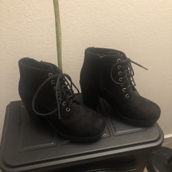 Women’s Blk Heel Booties