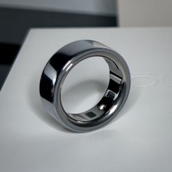 Oura Ring Gen 4 Silver Size 7 – Excellent Condition w/ Charger