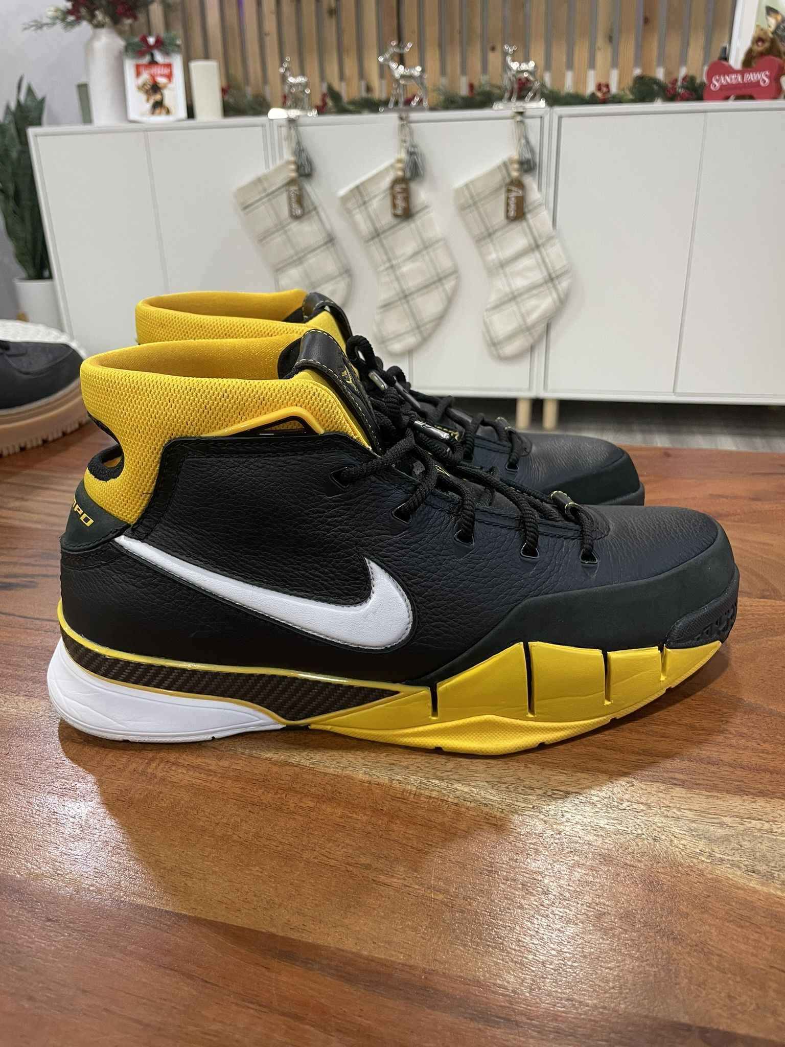 Nike Kobe 1 Protro Black / Yellow Lakers