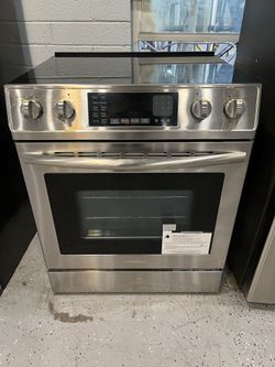 🔥✨ New Insignia Electric Range with Air Fry ✨🔥 