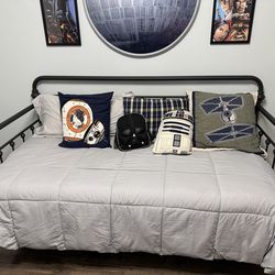 Day bed with trundle